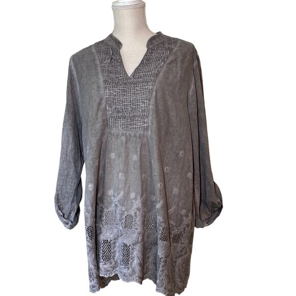 Sweet Magnolia Gray Embroidered Top Size Large - Picture 2 of 6